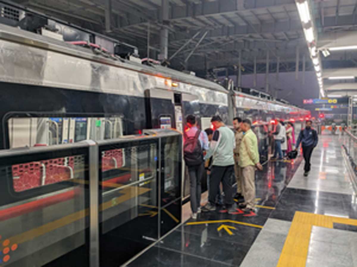 यात्रियों के लिए नमो भारत ट्रेन का परिचालन शुरू, पहले ही दिन 10 हजार के पार पहुंचा आंकड़ा